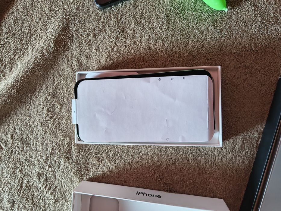 Vând iPhone 16 pro max și iPhone 15 pro
