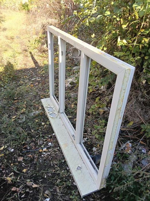 Mască chiuveta , ramă termopan cu geamuri .