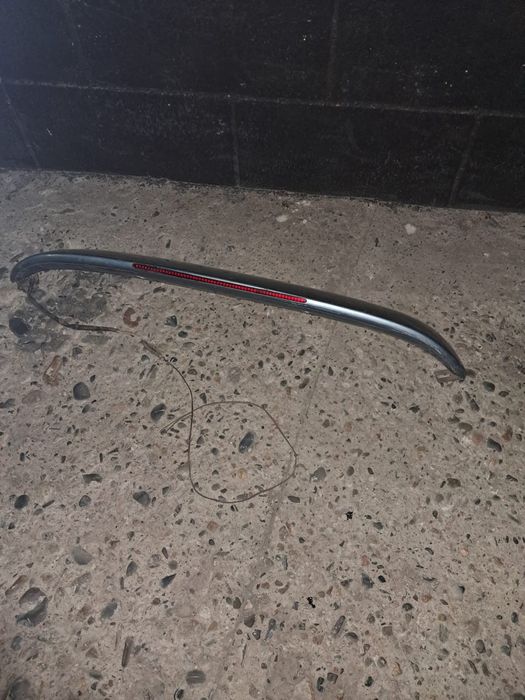 Продам  спойлер универсальный