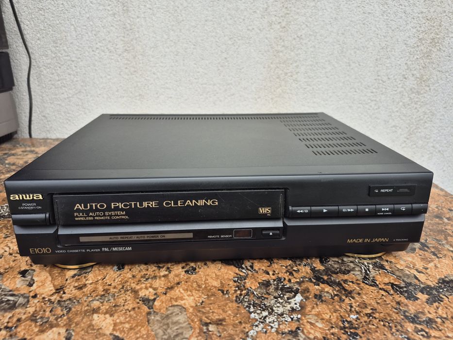 Vand video casette pleyer marca Aiwa model HV- E 1010 DH,made in japan