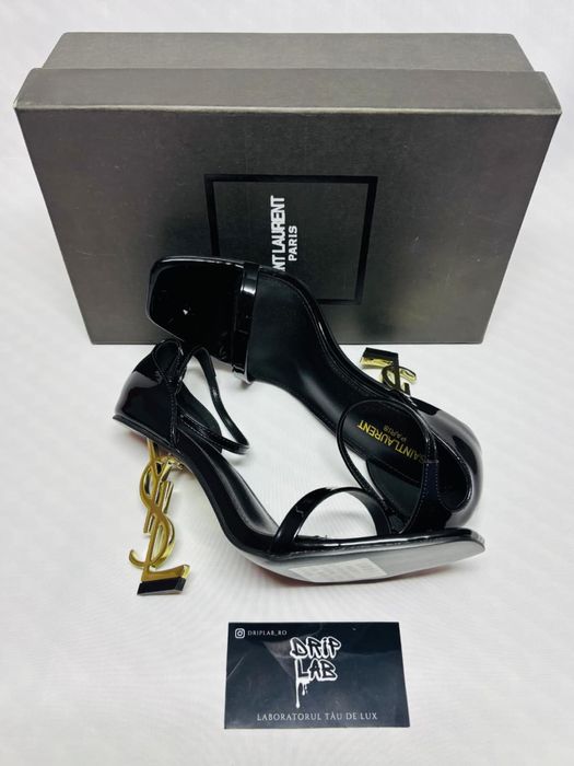 Tocuri YvesSaintLaurent