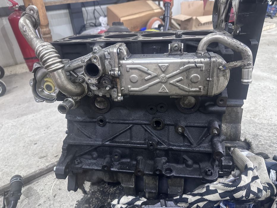 Piese motor si accesori Volkswagen Golf 6 1.6 TDI CAYC