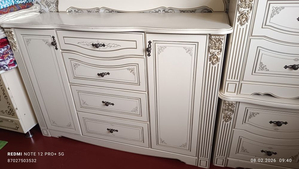 Спальный гарнитур сатылады.