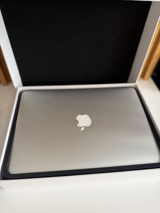 MacBook Air 13” (2017) | 8GB RAM | 128GB SSD | Отлично състояние