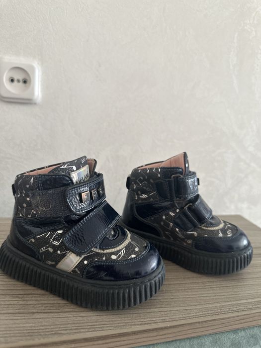 Обувь детская , качественная