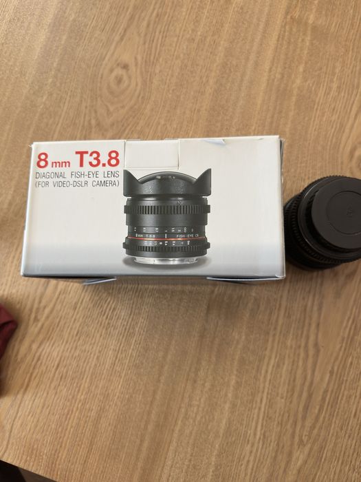 Обектив Samyang fisheye 8mm T 3.8