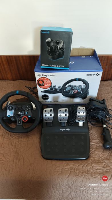 Волан с педали, скоростен лост Logitech G29