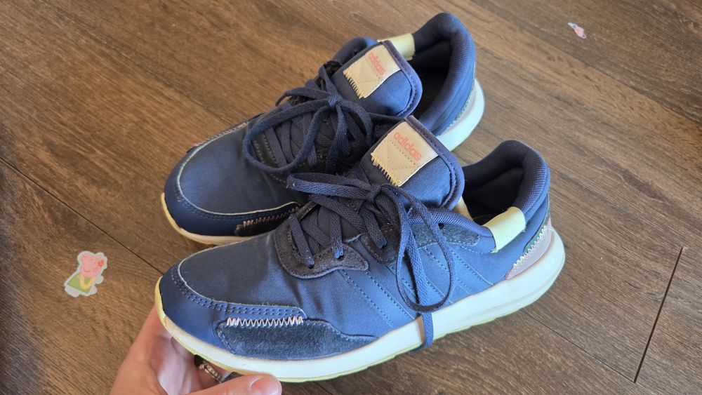 Дамски маратонки Adidas размер 38, многоцветнни