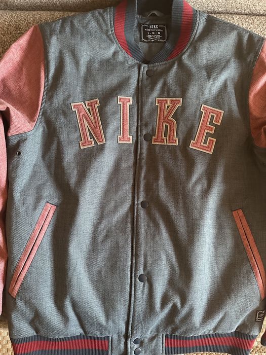 Vând geaca Nike SB Letterman