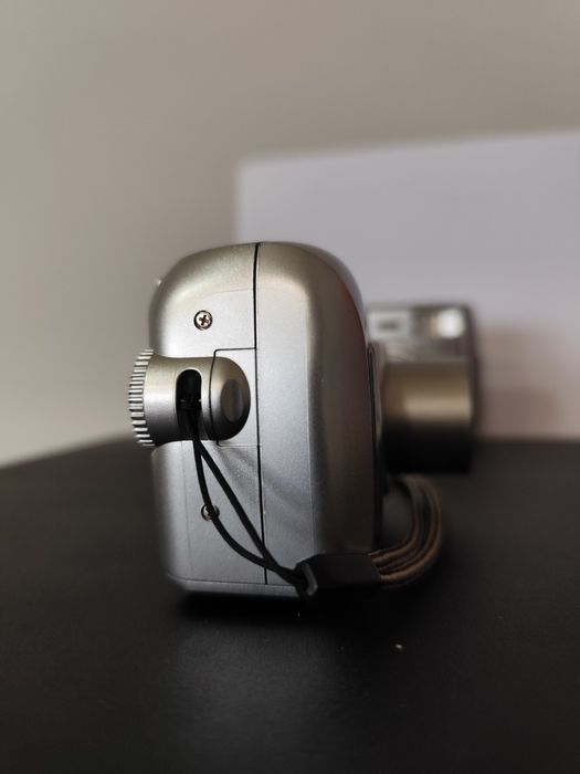 Olympus FE-100 ретро дигитален фотоапарат