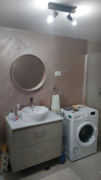 Executam lucrări în domeniul construcțiilor .