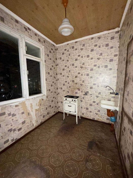 СРОЧНО !! Продаётся квартира в Яшнабаде 1/3/5 ( 33 кв/м ) Оханграбо