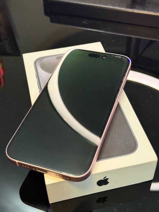 Iphone / 15 / Pink / 256 GB / 10/10