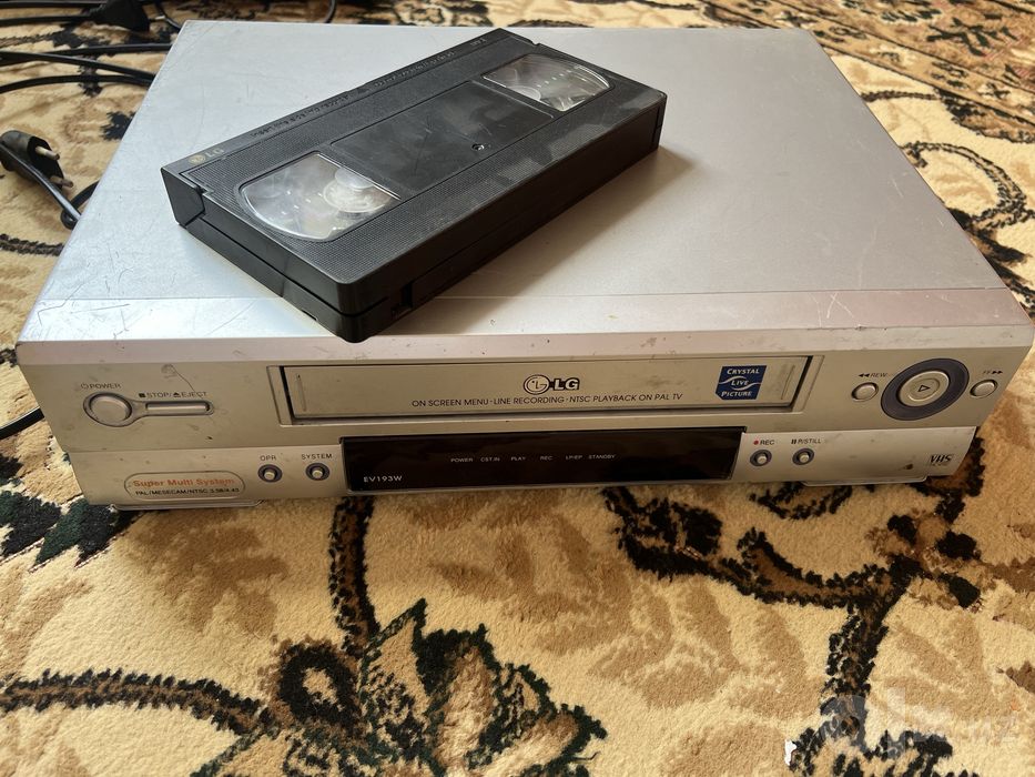 Видеомагнитофон LG EV193W video player