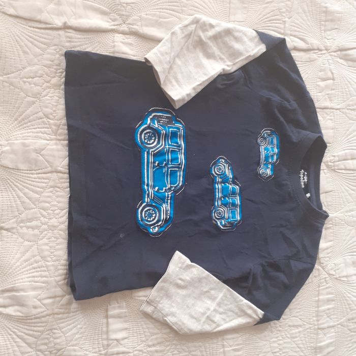 Лот от детски дрехи.