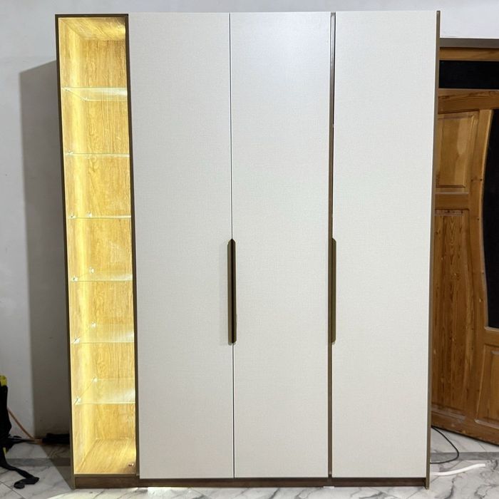 Распашной шкаф.Фабричное качество. Можно купить в рассрочку но без ски