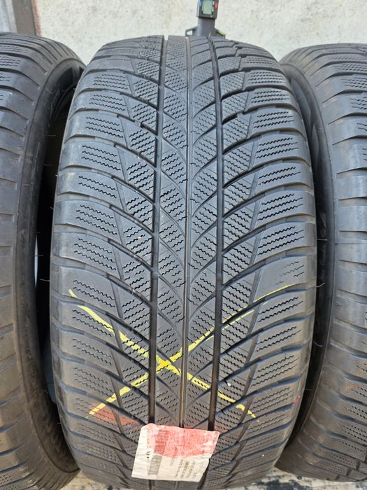 Vând patru anvelope de iarna Bridgestone 245 50 19 dot 1821
