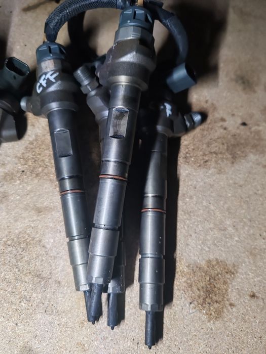 Injector Vw Sharan 7n passat b7 2.0tdi CFF 350lei.buc