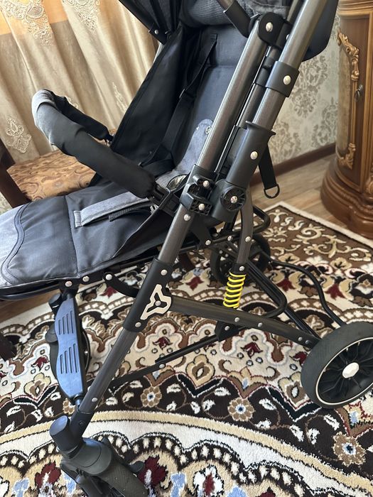 Коляска прогулочная