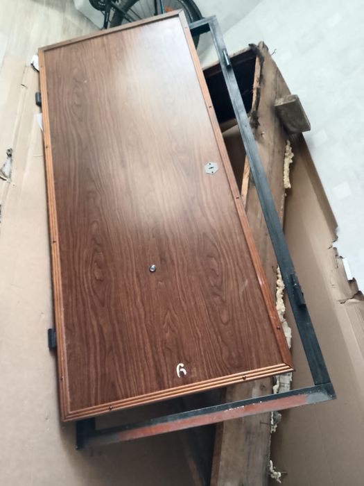 Продам железную дверь