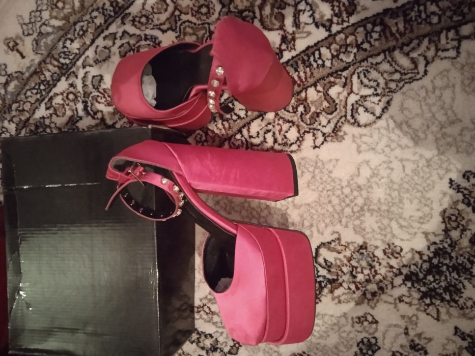 Tufli sotiladi yangi xali