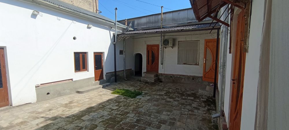 Eski shaharda hovli sotiladi Restoran mehmonxona  uchun qulay lokatsiy