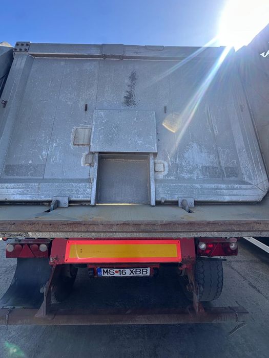 Vand 2xCapT + semiremorca ( de la cap tractor alb)