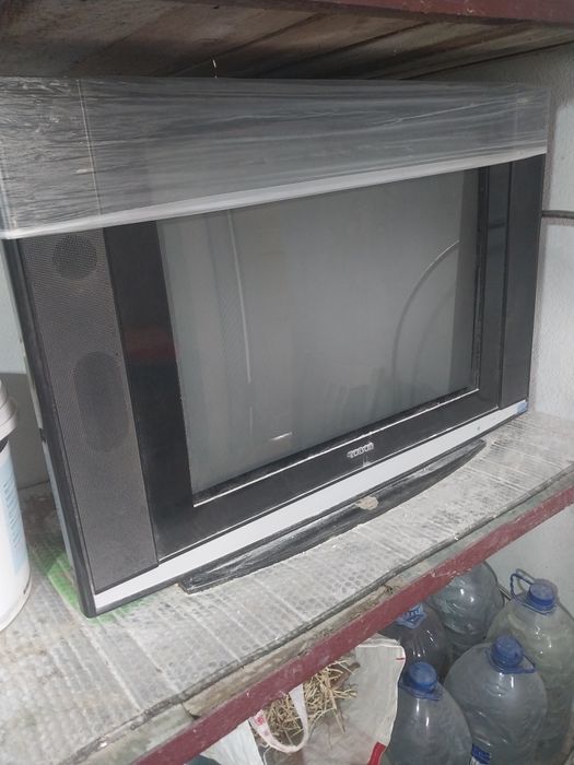 Eski televizorlar va plisos sotiladi