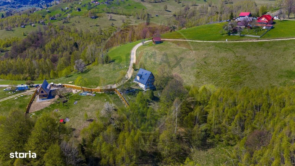 Casă de vacanta/ teren 1005 mp - Pestera- priveliste de Poveste!