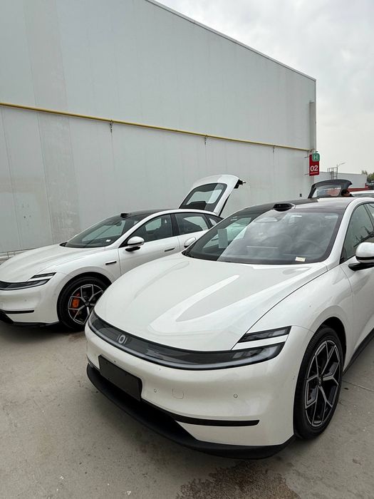 Changan neivo oq qora hamma rangidan bor