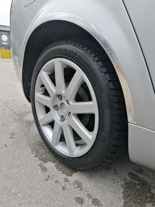 Audi A4
 B6 2.5 tdi 155kc V6 - автоматик    кожен салон , климатроник