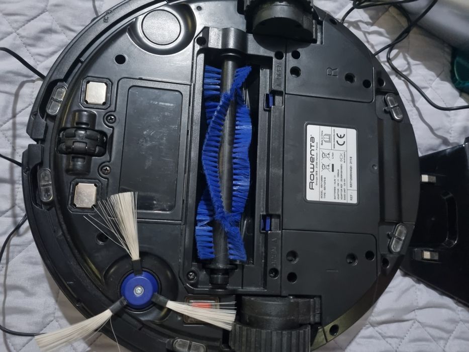 Aspirator vertical cu perie motorizata și robot Rowenta