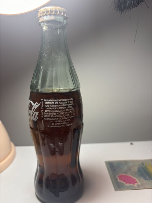 obiecte vintage de colecție, originale: sticla originală de Coca Cola eclipsa românia 1999, bancnota de 2000 de lei cu eclipsa.