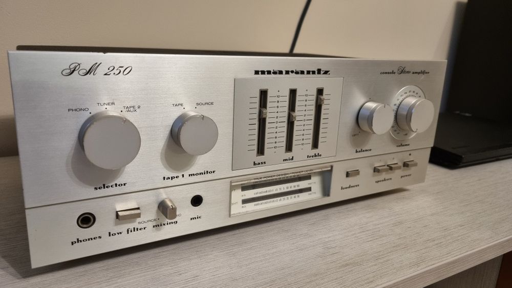 Усилвател Marantz PM 250