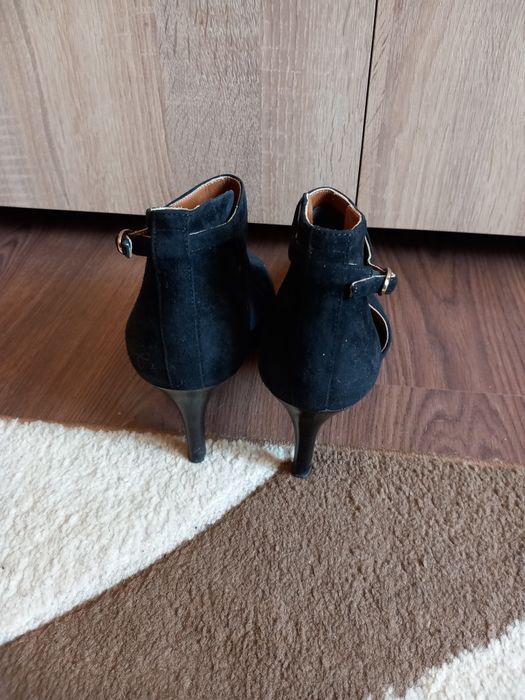 Дамски сандали номер 39 и боти 36 номер