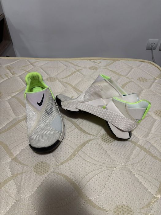 Nike GO FlyEase Phantom Ghost Green