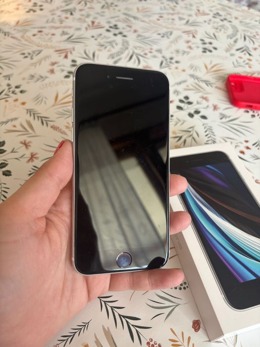 Iphone SE 2020- White -Като нов-без драскотини