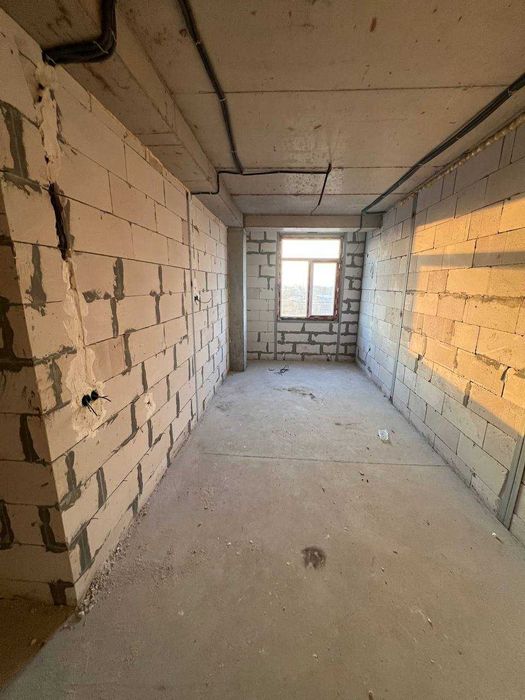 новостройкада Срочна ремонтсиз 2-хона 66.2 кв.м. сотилади 47500у.е.