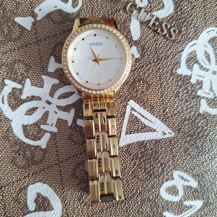 Часы женские GUESS