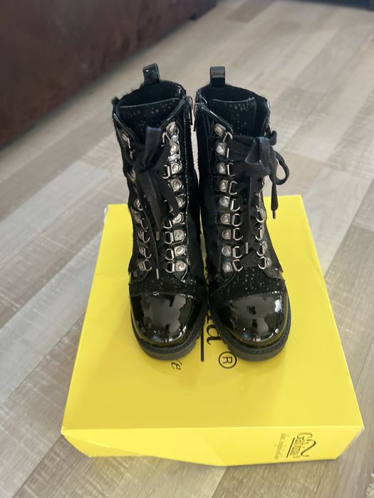 Дизайнерски боти Gabina