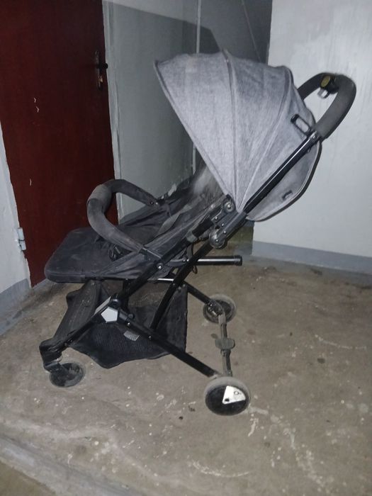 Продам детскую прогулочную коляску