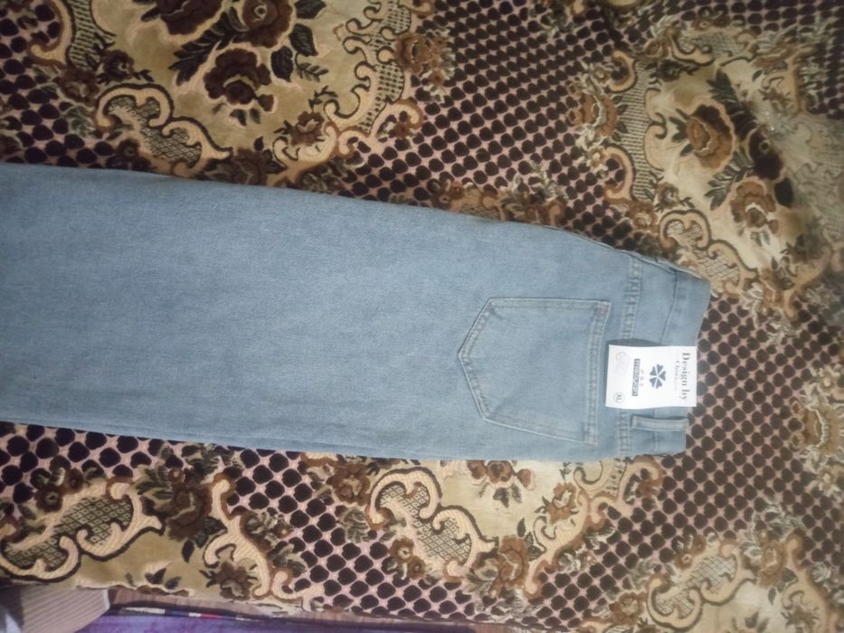 Продам джинсы новые