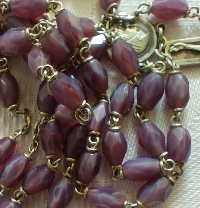 Розарий. Антична, Уникална молитвена броеница - колие