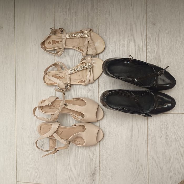 Отдам даром обувь