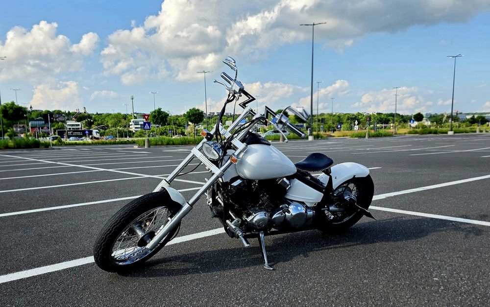Yamaha Bobber Custom – Închiriere Ședințe Foto / Videoclipuri / Nunți / Evenimente