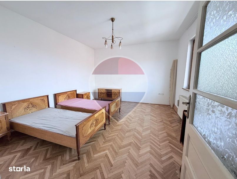 Casă spațioasă cu curte proprie și pivniță amenajabilă-Zona Piața Cluj