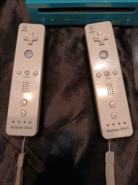 Nintendo Wii синьо + 2 контролера + 2 nunchuk + 21 игри + HDMI