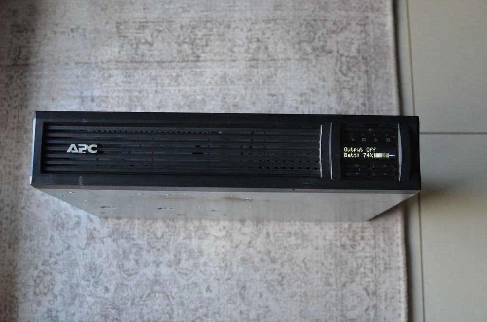 UPS Smart APC SMT750 baterii noi 24V sinus pur centrala