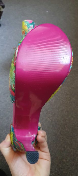 Sandale cu platformă