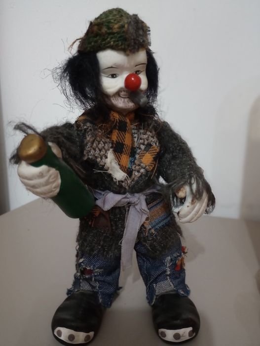 Păpuși clovn vagabond și muzicală